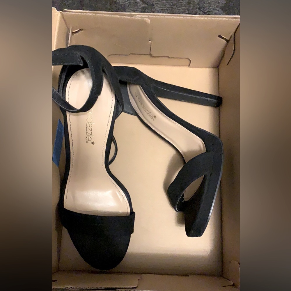 Brand New Shoedazzle Heels (7.5)